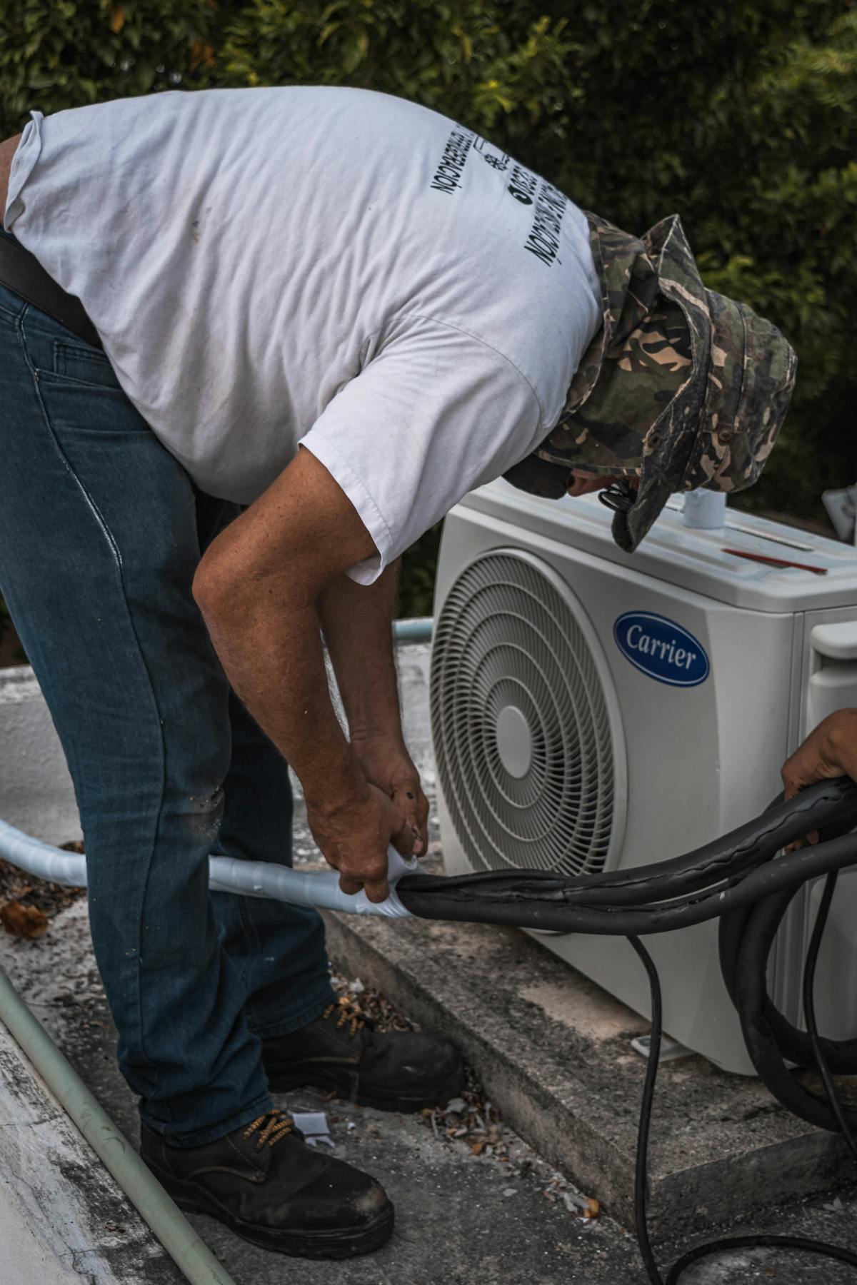 Air duct cleaning technician estimating service time