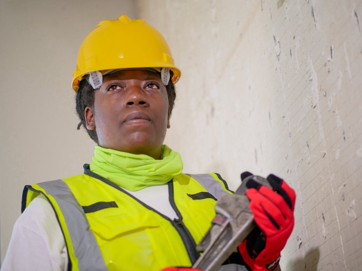 Professional duct cleaning technician in Overland Park